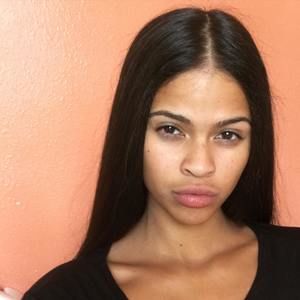 Meet your Posher, Caitlin